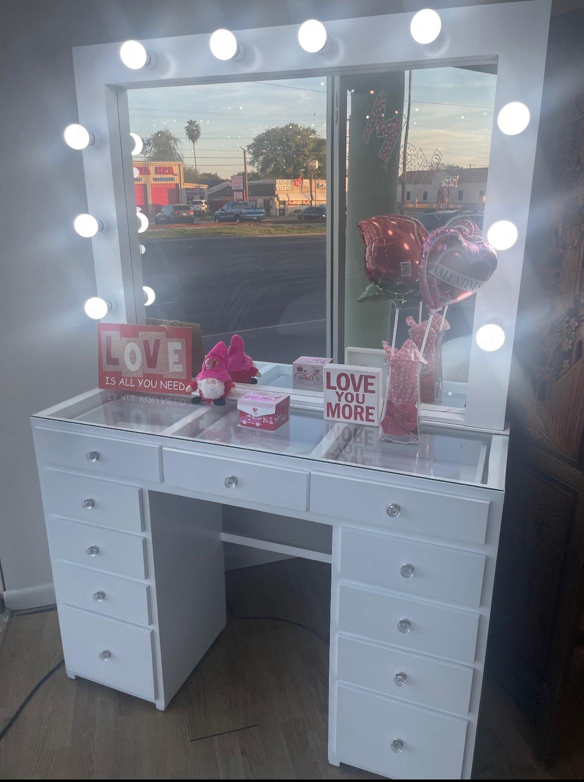 Vanity Size Medium 11 Drawers