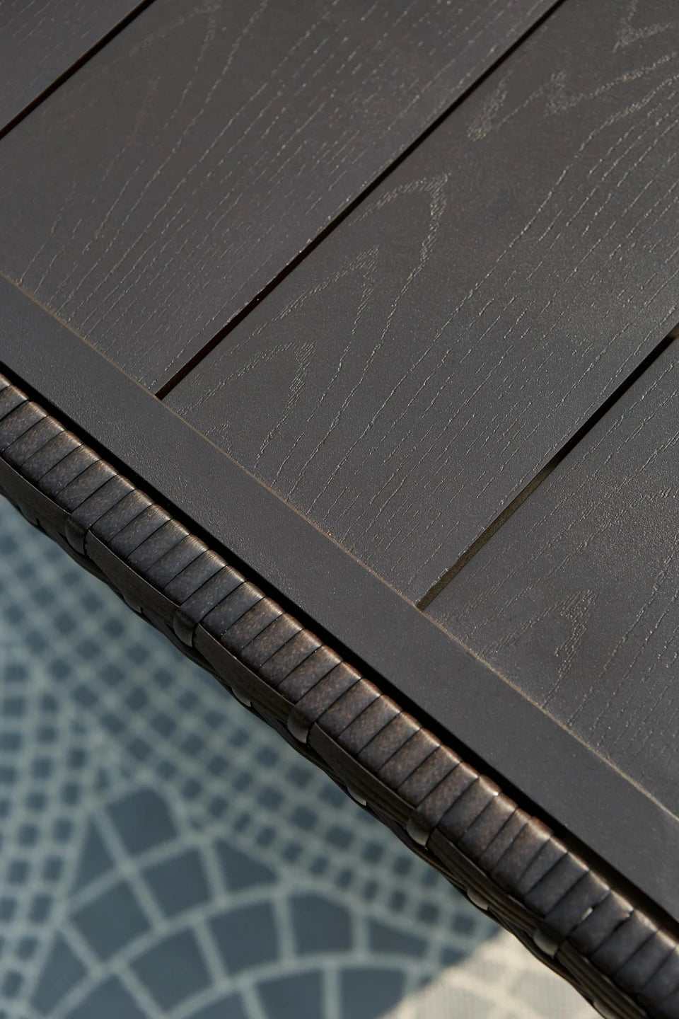 Isle Outdoor Table