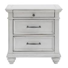 Kanwyn 3-Drawer Nightstand